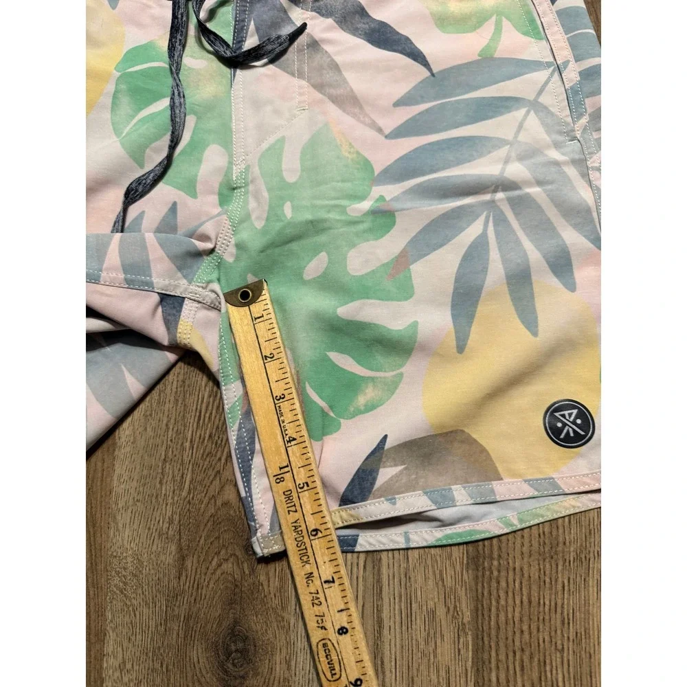 Roark The Chiller Shorts Mens Size 30 Pink Tropical Floral Swim Trunks